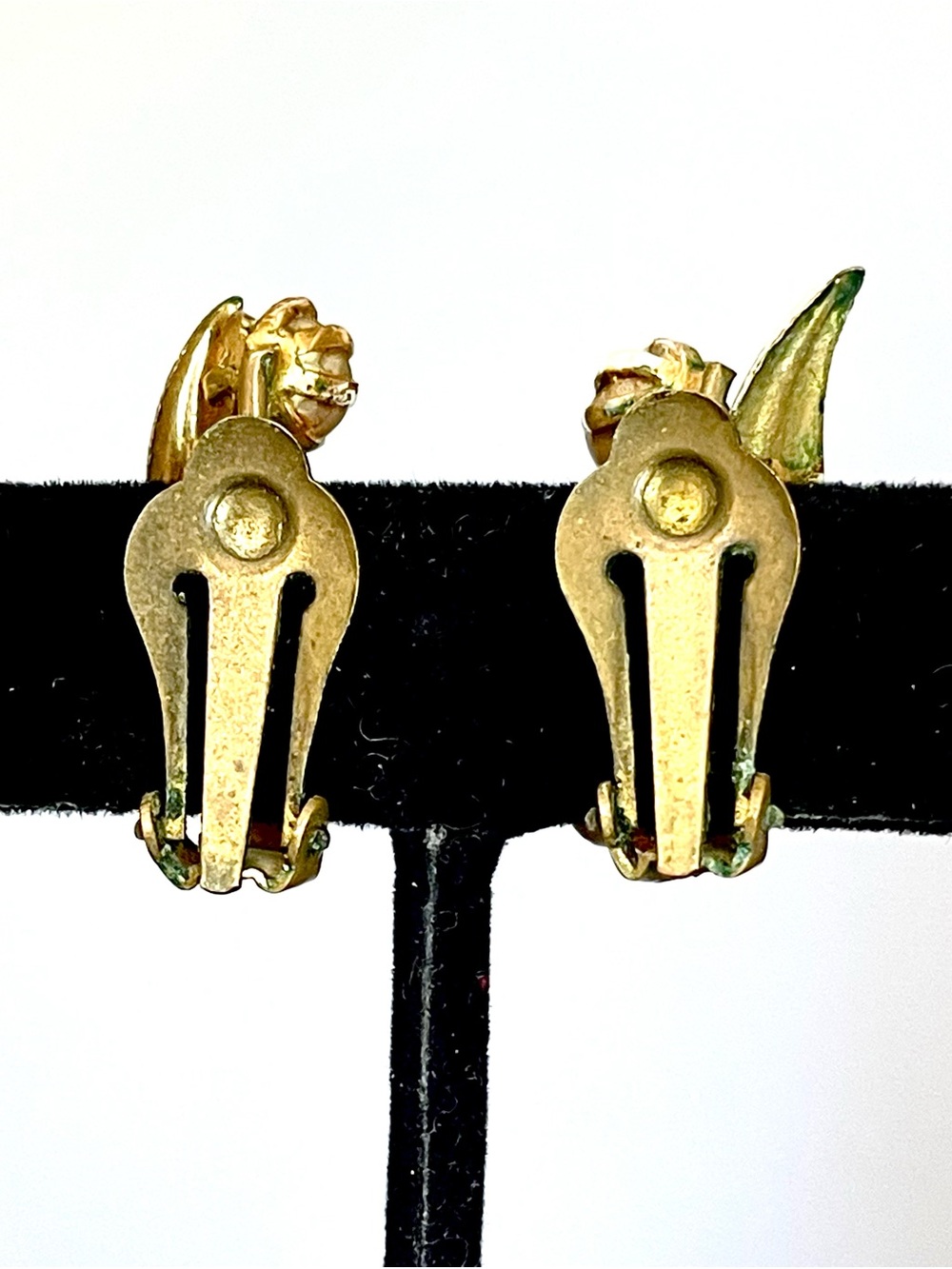Vintage 1950s Floral Enamel Pearl AB Rhinestone Clip Earrings Hand-Painted MCM - Picture 6 of 9
